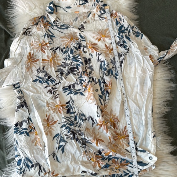 F r e e  P e o p l e • Tropical button down blouse - Picture 6 of 7